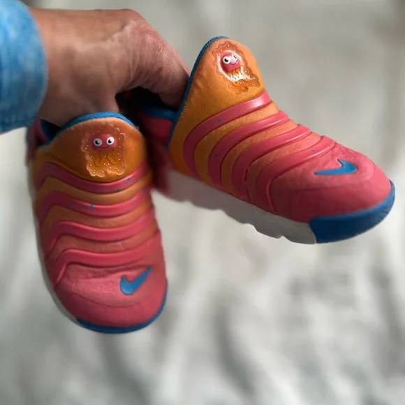 Nike toddler shoes size 9 - Picture 6 of 9